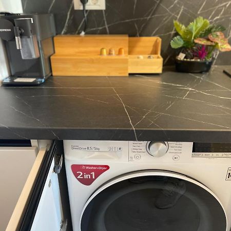 Government Deluxe Studio By Magic Apartments Bucureşti Ngoại thất bức ảnh