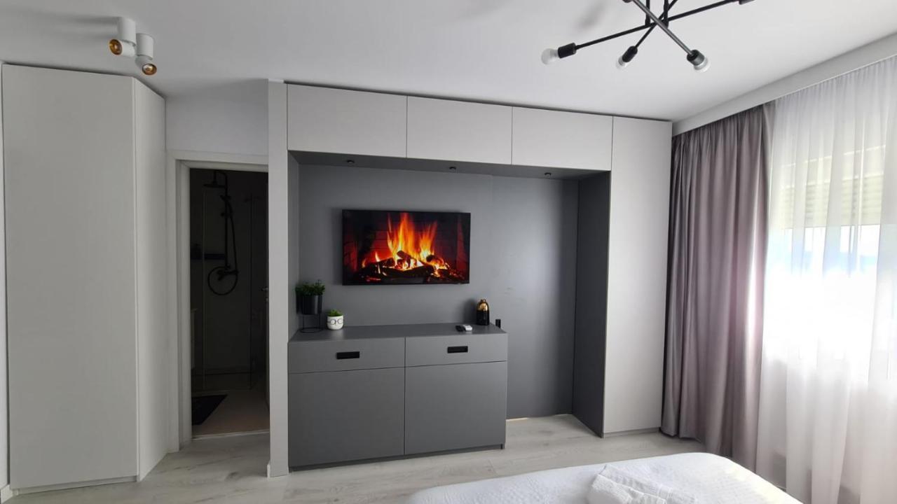 Government Deluxe Studio By Magic Apartments Bucureşti Ngoại thất bức ảnh