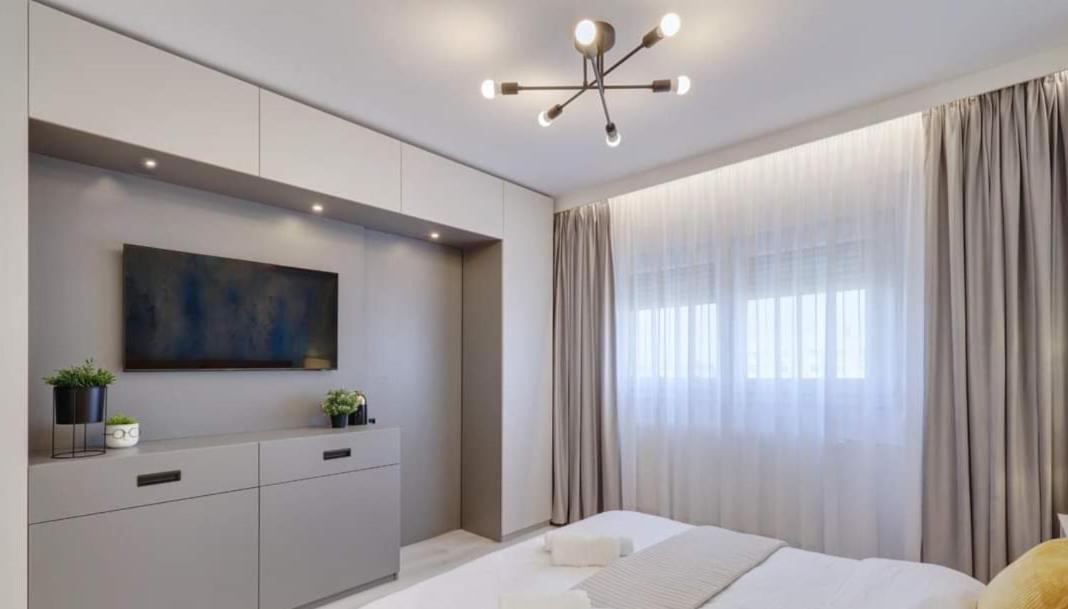 Government Deluxe Studio By Magic Apartments Bucureşti Ngoại thất bức ảnh