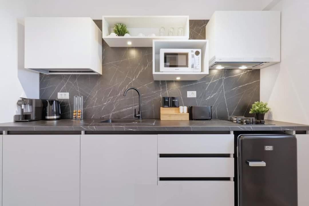 Government Deluxe Studio By Magic Apartments Bucureşti Ngoại thất bức ảnh